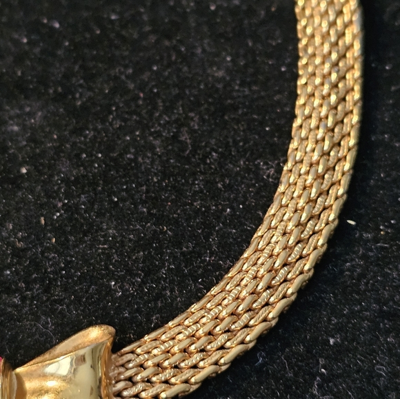 VINTAGE 16INCHES NECKLACE GOLDTONE, STAMPED. WITH A LETTER ON BACK OF BOW - Picture 10 of 11